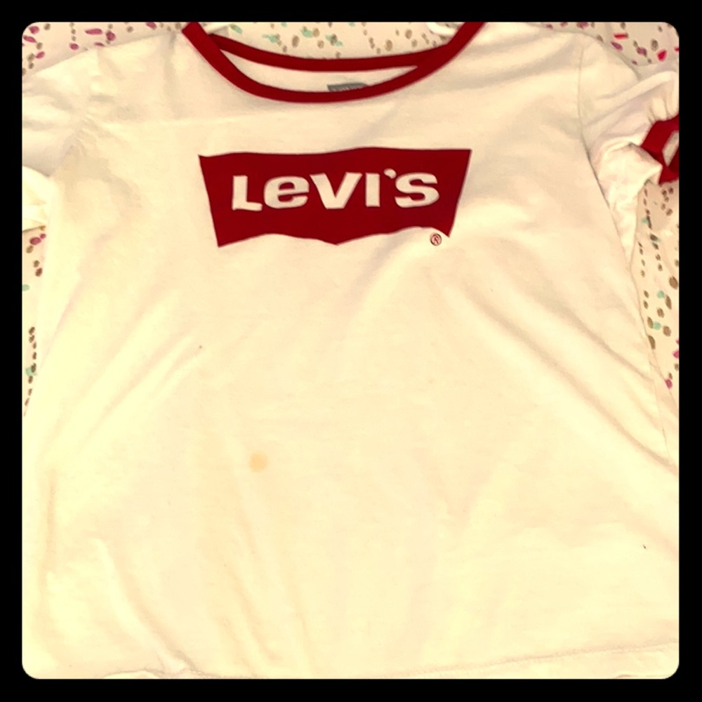 White Levi’s shirt